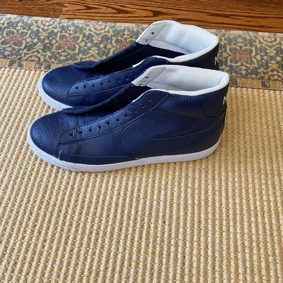 Nike - Picture 2 of 6